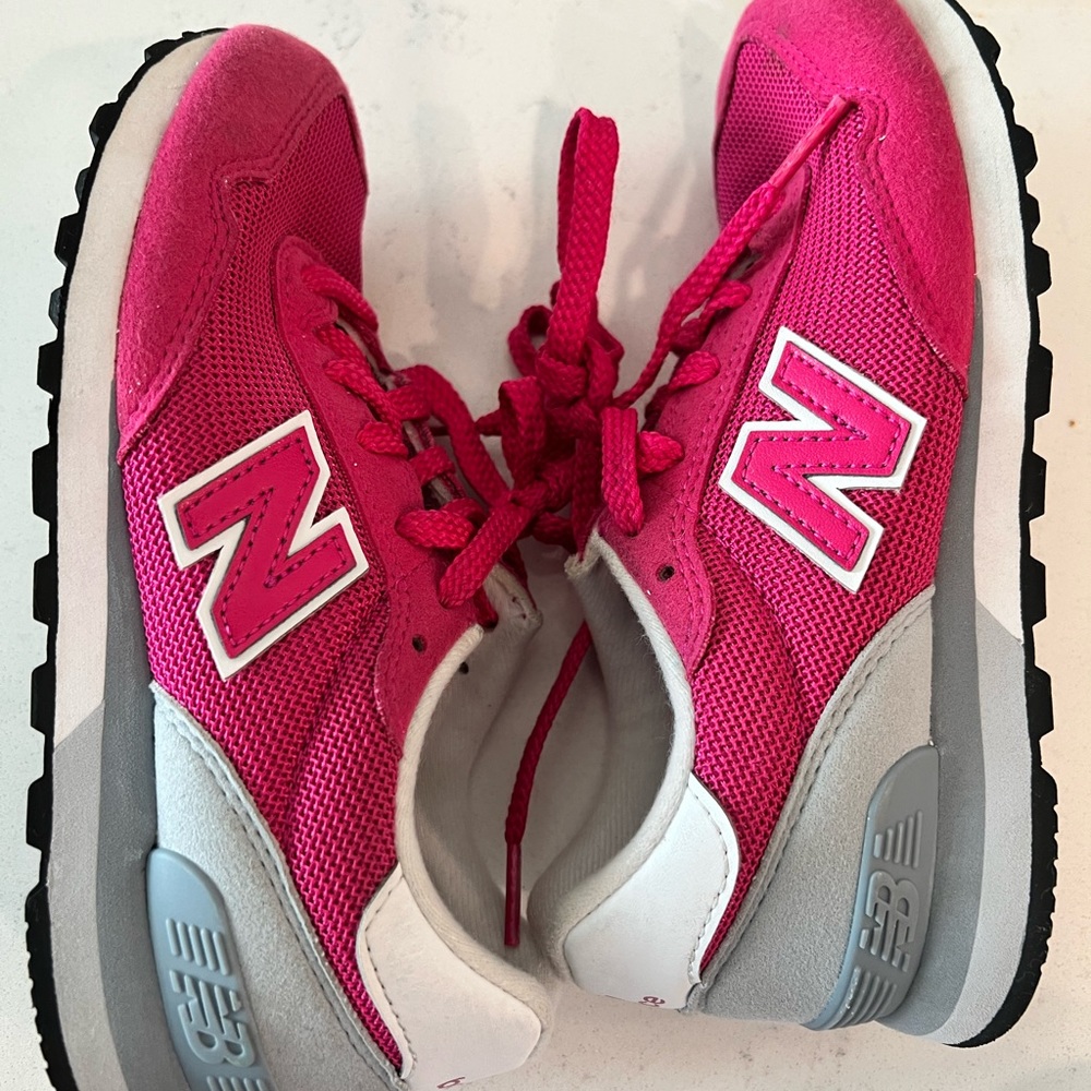 Girls size 1 New Balance Sneakers
